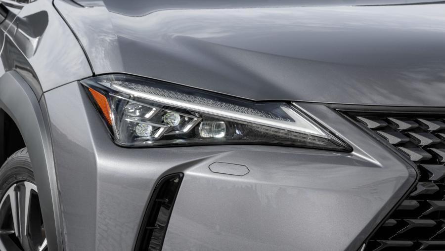 Детали экстерьера Lexus UX250h 2018 года  (WW) (фото 7 из 40)